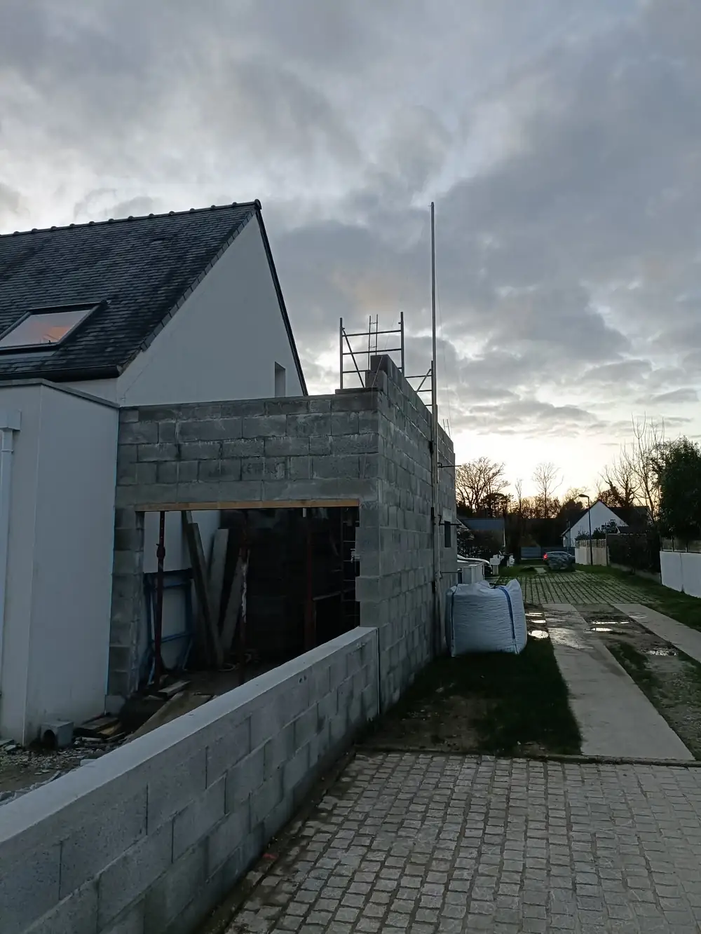 Chantier de maçonnerie, terrassement et ravalement réalisé par OLIVEIRA en Indre-et-Loire — photo 77