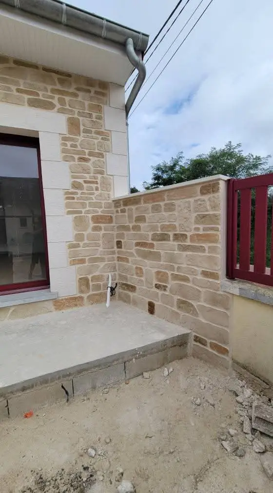 Pignon de maison avant finition d'enduit